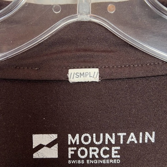 Mountain Force Quarter Zip Pull Over, Large - Picture 6 of 8